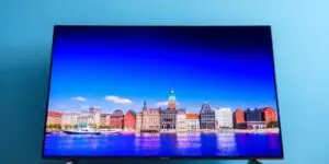 IPTV Canada – Best IPTV Canada Service Providers 2025 10 Modern TV screen displaying vibrant IPTV Quebec cityscape.thumbnail